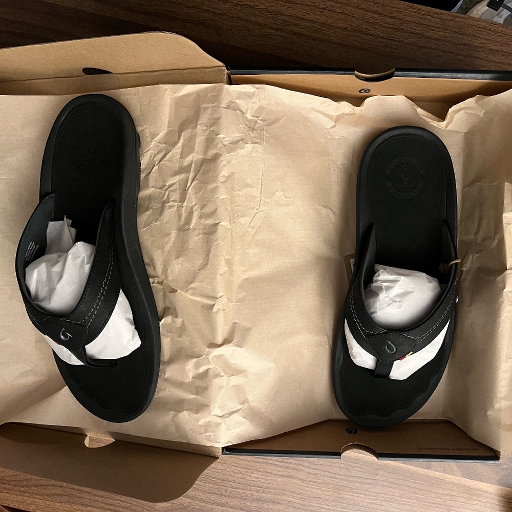 Men's OluKai Kipi Sandals NWT and Box